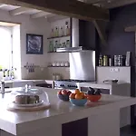 לינה וארוחת בוקר La Maison De