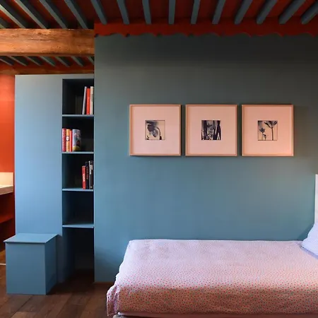 La Maison De Bed & Breakfast